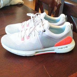 Barely worn women's under armor tennis shoes